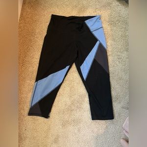 black and blue capri leggings